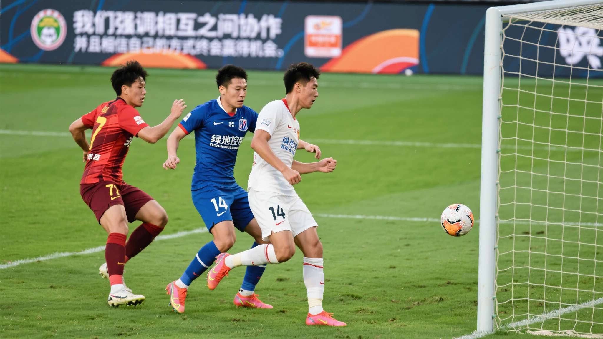 欧冠利物浦对皇马 另据内部复盘透露:“我们强调相互之间协作,并且相信自己的方式终会赢得机会。”如本