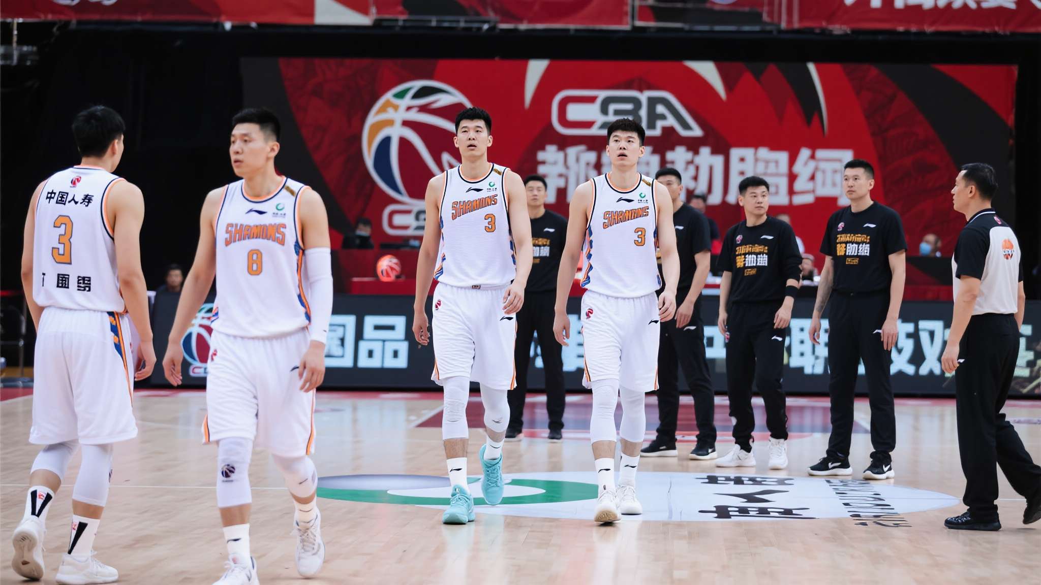CBA第一伪强队!被上海三杀惨遭北京横扫:广东战争冠队胜率0%? 通过梳理当前形势,比照其他领先俱乐部补血动作,我们愈加明确看到,要想摘掉这一届